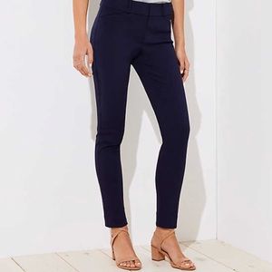 LOFT Julie Skinny navy blue dress pants. Sz00